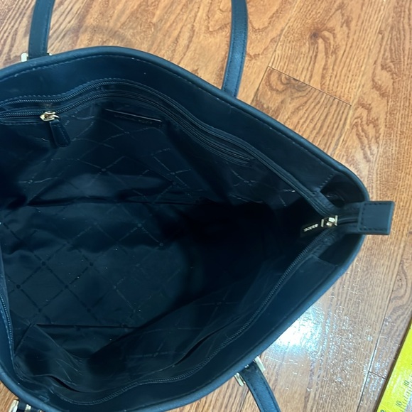 Michael Kors tote - Picture 6 of 7